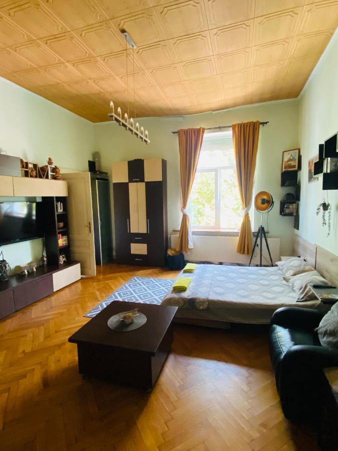 2 Bedrooms Brasov
